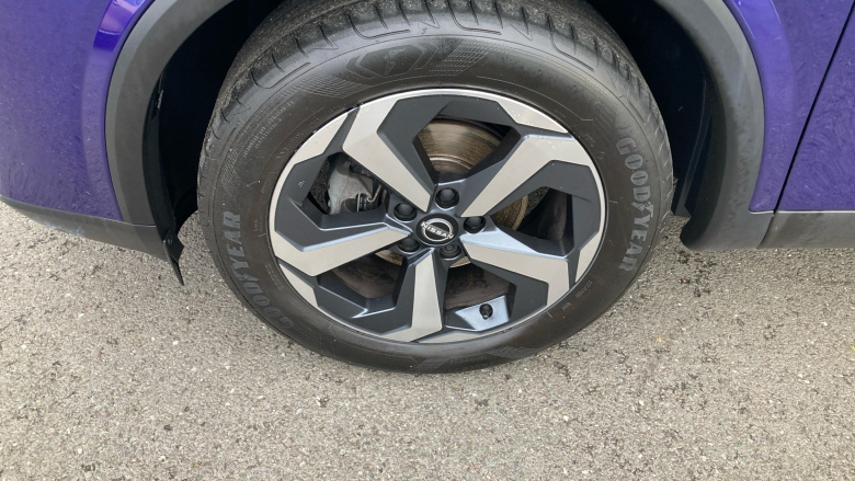 Nissan Qashqai 1.3 DiG-T MH N-Connecta 5dr Petrol Hatchback